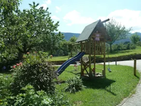 Vacation apartment with 2 separate bedrooms, living room with tiled stove, mountain view - Image 2