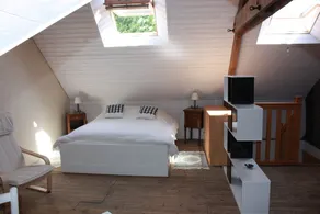Gammelt hus med blå skodder i hjertet af Ile aux Moines - Image 4