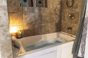 Private Vintage-Chic 1BR w/ Jacuzzi Tub Enterprise - Image 5