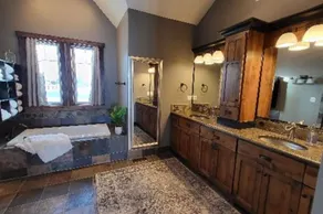 Grand Getaway at Green Bluff w/hot tub, ping pong table, views, views, views! - Image 3