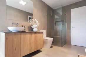 Impressively Spacious Modern & Convenient - Image 3