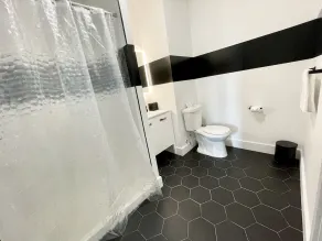 Stylish King 1BR Near MetLife & NYC - Image 4