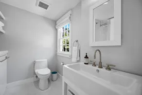 Destaque no Boston Globe totalmente renovado capa com piscina e moderno celeiro poolhouse - Image 4