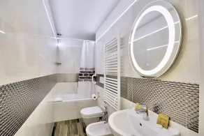 Casa Olivo Marino A: A graceful apartment which faces the sun and the sea, with Free WI-FI. - Image 5