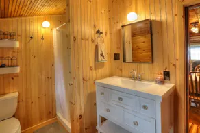 10 Haines Landing - We love this classic cabin! Pet friendly and gorgeous views!! - Image 4