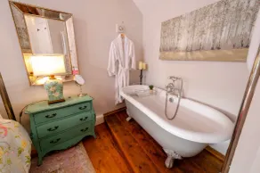 Bank View - One Bedroom House, Sleeps 2 - Image 3