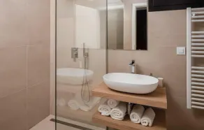 Luxurious home in Pakostane - Image 2