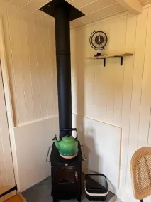 ShepherdsHut-HotTub-Cotswolds-PetFriendly - Image 2