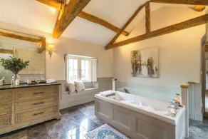 HULLS HOUSE, family friendly, with open fire in Chipping Campden - Image 3