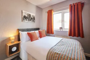 Host & Stay - The Mews - Image 4