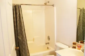 Grande maison de 4 chambres sur une communauté fermée - Image 5