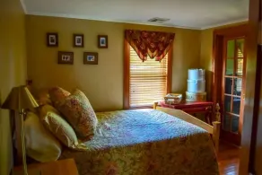 Charming cottage on the water with beautiful views - Image 3