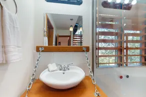 Quiet treehouse cabana with veranda, hammock, WiFi & partial AC - walk to beach - Image 2