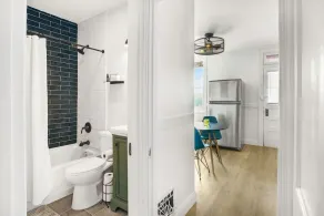 Stylish Apt Near STL Attractions - Image 3