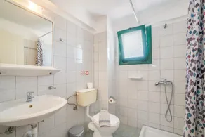 Studio Apartment 'Standard  Downstairs 15' with Shared Pool, Wi-Fi and Air Conditioning - Image 2