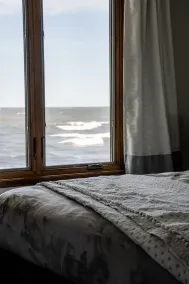 Park Point Sundrop Beach House Sleeps 10+ - Image 2