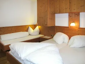 Stunning private villa for 12 guests with WIFI, TV, patio and pets allowed - Image 3