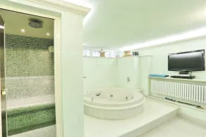 Southfox Luxury Villa with Pool - Image 4