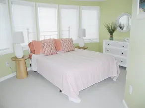 Harbormaster's Waterfront Hideaway - Image 5