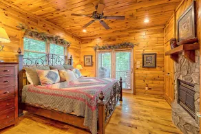 Stunning Views, 3 King Suites, Relax in Luxury - MasterPeace Cabin - Image 4
