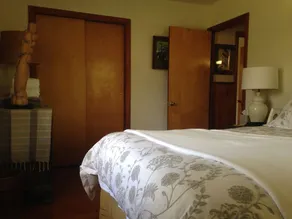 Schönes Haus Prvt Apt- 2 bedrms1. 5 Bäder voll Küche Wohn / Esszimmer rm 2 Auto prkng - Image 5