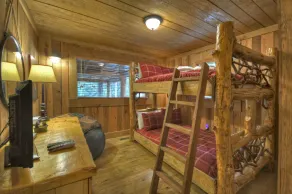 Eine idyllische Lage, versteckt in einer privat gelegenen Gegend, nur wenige Schritte vom Hothouse Creek entfernt - Image 5