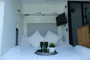 Superb 4 berth Campervan with Kingsize bed - Image 4
