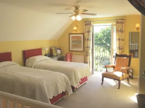 Spacious, light,  self contained 2 room holiday Annex with own access. - Image 3