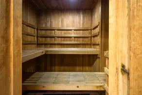 Cascade Lodge Whistler Village with brand new heat & air conditioning pump, front desk check in, ski valet service, bike storage room, boot & glove dryer, 2 hot tubs, year round heated pool, gym, sauna, change rooms & showers, WIFI & cable TV - Image 2