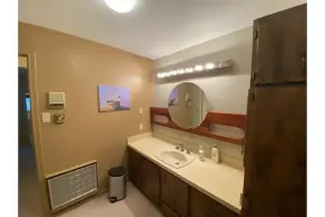 Spacious 1700 sqft 2 bdrm near airport and downtown-Sleeps 8, pet friendly  - Image 5
