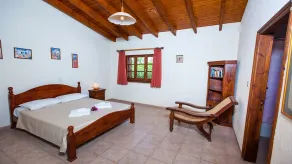 Spacious Villa, Large Private Pool, Outdoor Jacuzzi, Attractive Gardens, 10 min walk to the Beach! - Image 5