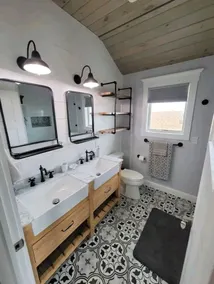 HOT TUB & Bicycles - Walking distance to the BEACH, bay, restaurants, & shopping - Image 2