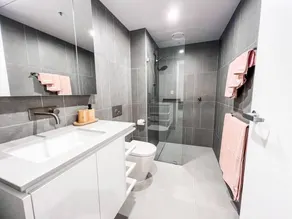 Centrally Located Luxury Apartment in Canberra - Image 4
