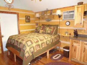 Charmerende NC Mountainside & Riverside Cabin In A Serene Vineyard Setting - Image 4