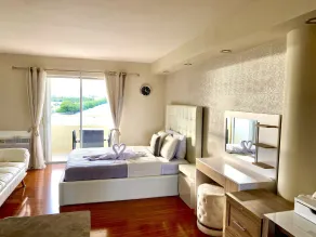 Beautiful modern Waterfront apartment with pool and free parking 5min from beach - Image 3