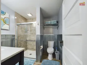 SSVR3-Cute 2nd Floor Apartment in Munising with a Balcony and Grill - Image 3