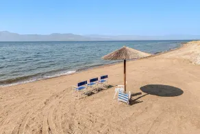 7 bedroom accommodation in Chalkida - Image 4