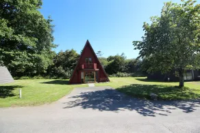 Timber A frame detached lodge with 3 bedrooms in quiet country park - Image 2