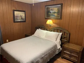 Cozy 3 bedroom 2 bath residential home with patio - Image 5