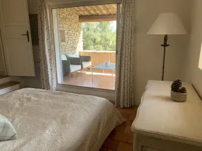 Peaceful farmhouse in the heart of the Lubéron Golden Triangle - Image 2