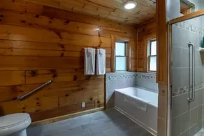 Charming rural 3 bedroom log cabin free parking - Image 2
