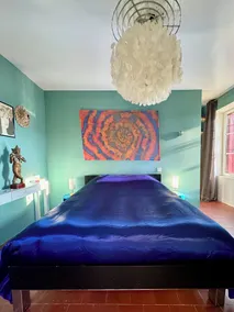 Beautiful architect-designed house with swimming pool, a blend of classic and modern - Image 4