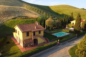 Lejlighed i en typisk toscansk bondegård med indhegnet pool og have. Gratis wi-fi. Volterra. - Image 5