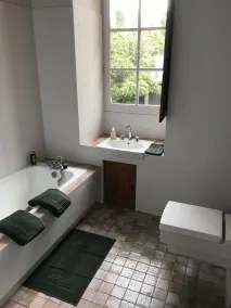 Charming suite, sleeps 4, in a quiet garden in Anjou  - Image 2