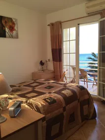 Beach front 3 double bedroom house, pool, pets, garden 40' from sea. NEW BBC ITV - Image 4