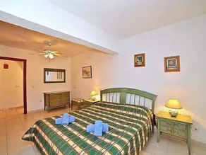Ruhige Villa, Swimmingpool, Klimaanlage, WLAN, 3 Schlafzimmer für 6 ruhige Personen - Image 2