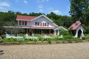 Restaurierten historischen Bauernhaus mit Teich und Tiere auf dem Bauernhof Bei Mohikaner State Park - Image 5