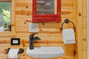 Russian River~Redwood Cabin~Hot Tub~Dog Ok~Chef's Kitchen~Sydney's Retreat - Image 2