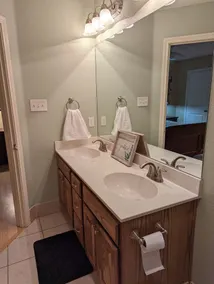 Minutes to Lake Palestine or Pine Dunes Golf Course sleeps 6 & allows pets  - Image 2