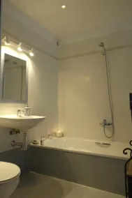 Casa Característica, com vistas deslumbrantes e Wi-Fi gratuito perto de todas as comodidades - Image 2